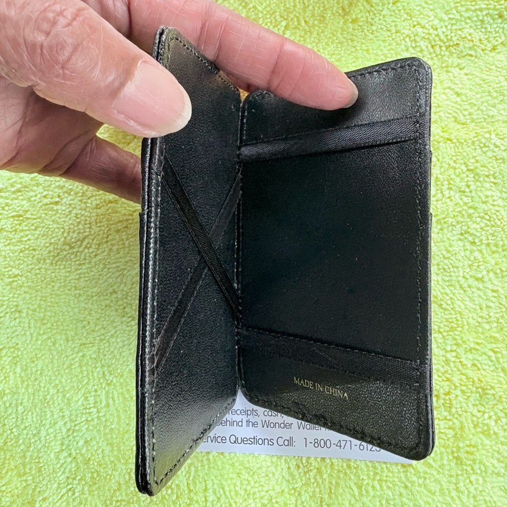 ๐ Leather Card Holder Slim Blk Wallet by Wonder Wallet w Pockets & Straps. NIB - Picture 2 of 7